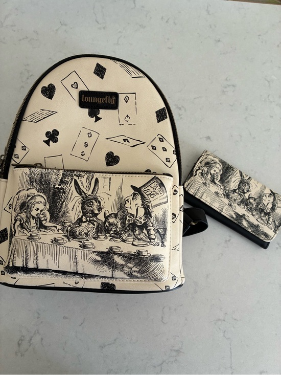 Disney Accessories - Loungefly Disney Alice in Wonderland - Tea Party Books a million Exclusive set 🖤